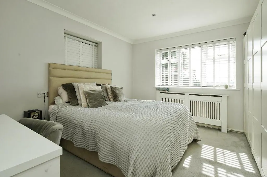 4 Bedroom Home In Brighton With Hot Tub