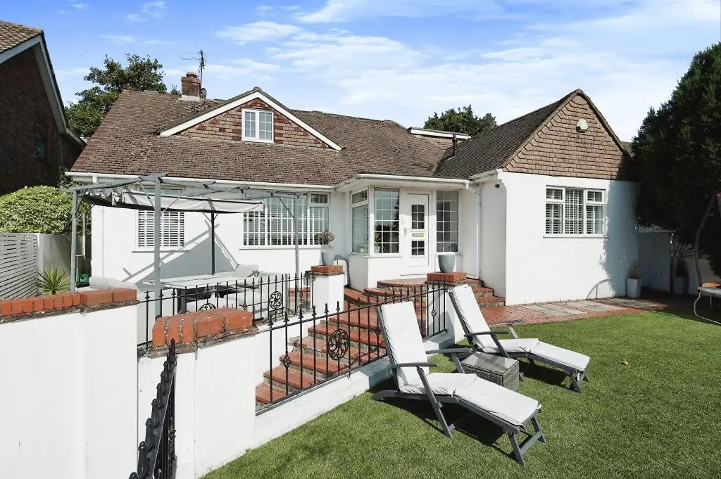 5 Bedroom Home In Brighton With Hot Tub Holiday home