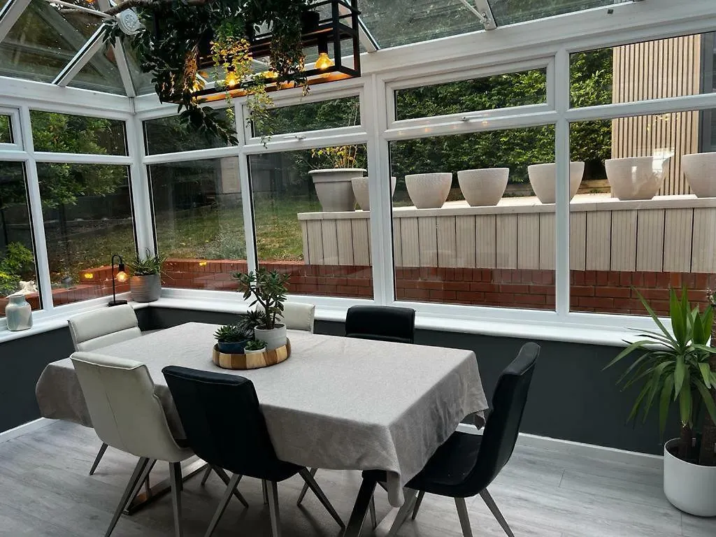 Holiday home 5 Bedroom Home In Brighton With Hot Tub United Kingdom